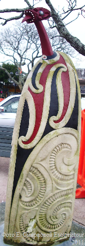 Памятник первым каное маори Новой Зеландии